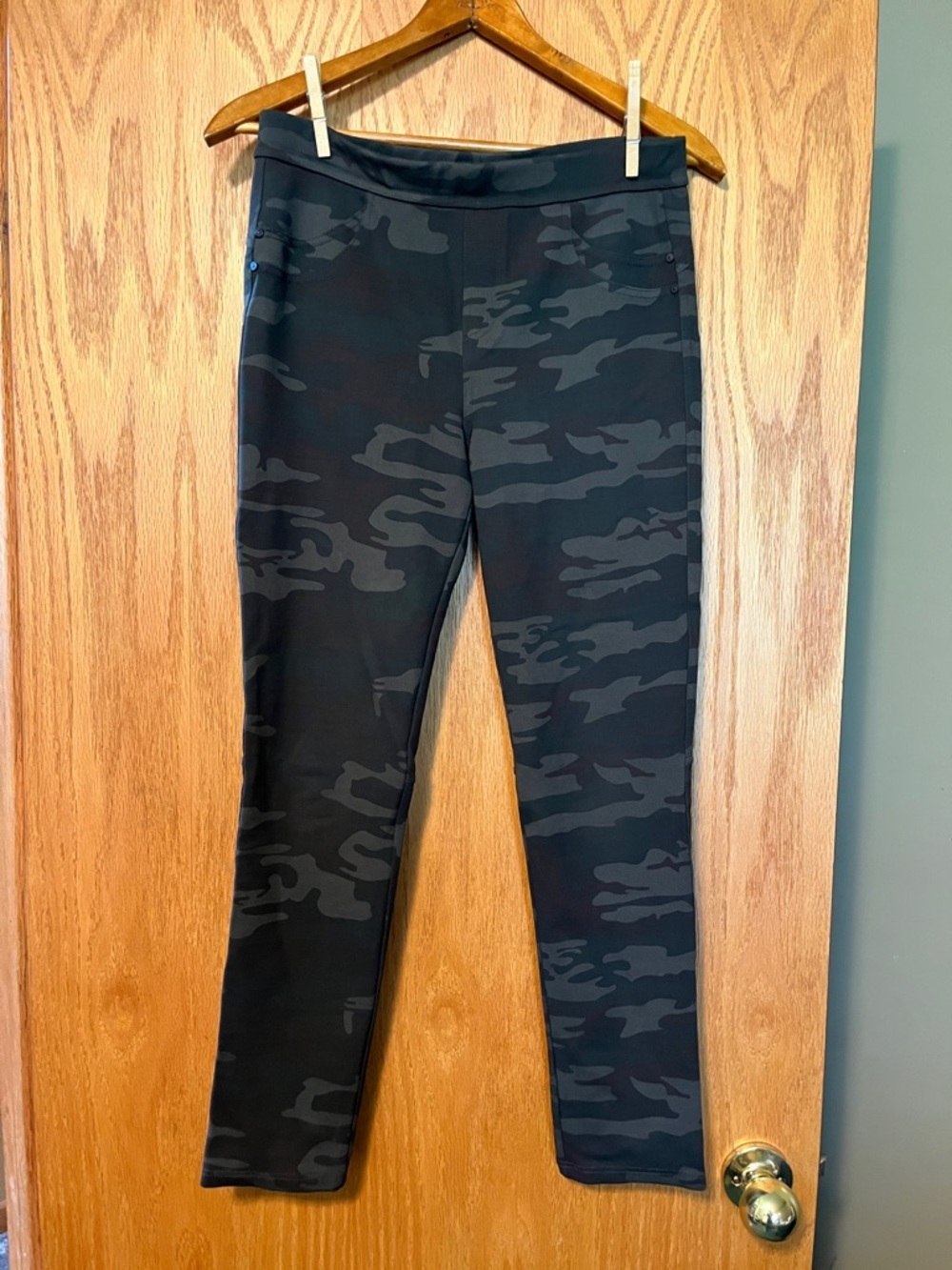 Sanctuary Green Camo Leggings